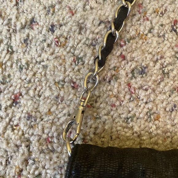 Black Purse Shiny Double Button Closure Silver Chain - Picture 7 of 8